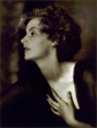 Greta_Garbo_1925_by_Genthe-retouched